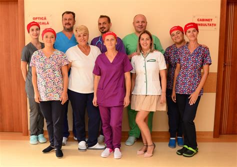 Echipa medicală zâmbind