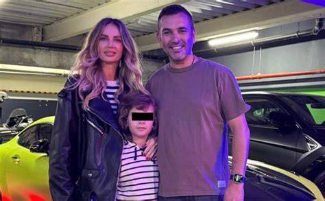 Imagine cu Andreea Bănică și Noah în vacanță, comunicând despre educație