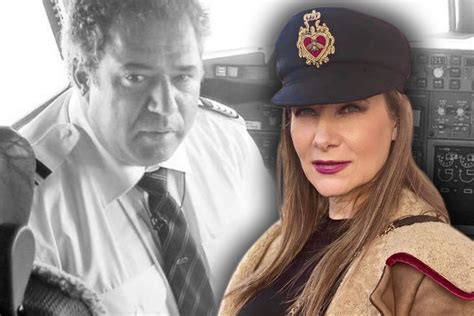 Adrian Iovan pilotând un avion