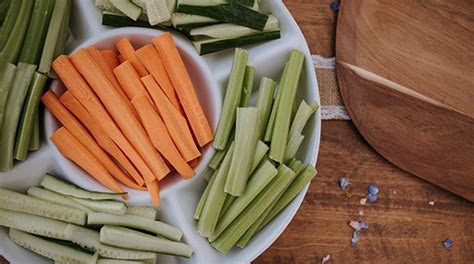 Exemple de tăiere a legumelor în bastonașe pentru finger food