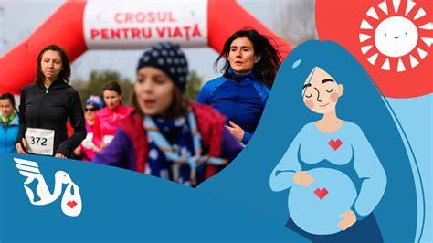 Logo și fotografia unei femei însărcinate privind burtica