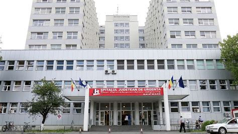 Infografic: Procesul nașterii prin cezariană la Spitalul Județean Baia Mare, cu etapele cheie: pregătire, operație, recuperare