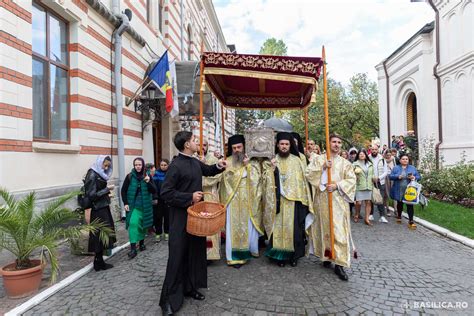 Imagine: Dionysos în sărbătorile Atenei - procesiune și dans ritual