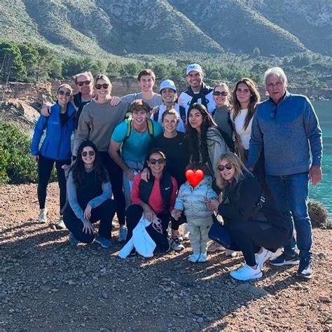 Imagine: Familia Nadal la o sesiune publică în Mallorca, cu accent pe discreția lor