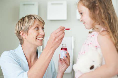 Diagramă: fluxul de diagnostic pentru roșu în gât la copii (viral vs bacterian)
