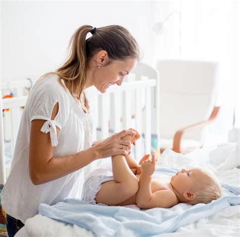 Pregătirea obiectelor necesare pentru schimbarea scutecului