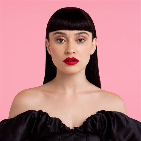 Infografic: traseul artistic Irina Rimes (România → Franța) și proiectele „COSMOS”