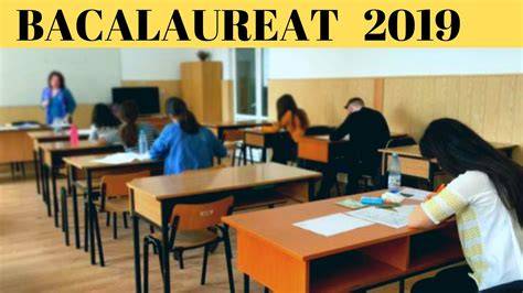 Elevi susținând proba orală la Bacalaureat
