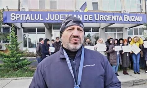 Fotografie cu curtea Spitalului Județean de Urgență Buzău în ziua protestelor