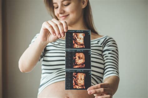 imagini cu proceduri medicale prenatale: CVS și amniocenteză