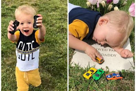 Tatal si copilul se joaca impreuna