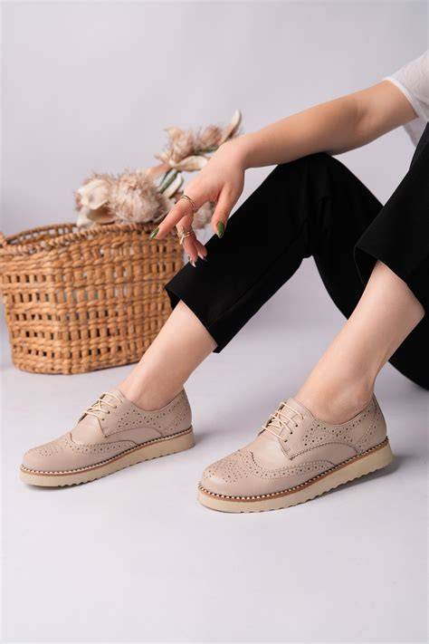 Pantofi confortabili pentru gravide