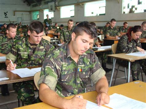Infografic: ierahia militară românească (subofițeri, maistri militari, ofiteri)