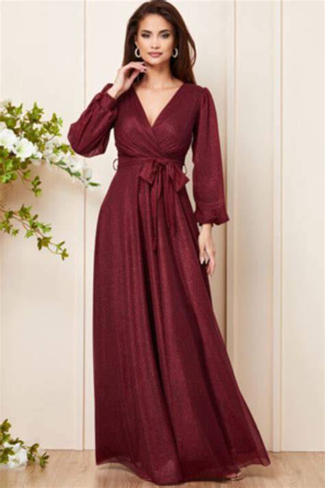 Rochie Empire pe un manechin, evidențiere talie sub bust