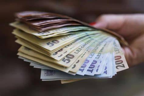 Salarii lucrători comerciali în România: interval agregat