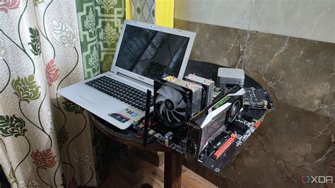 Echipamente IT diverse: laptop, PC, server