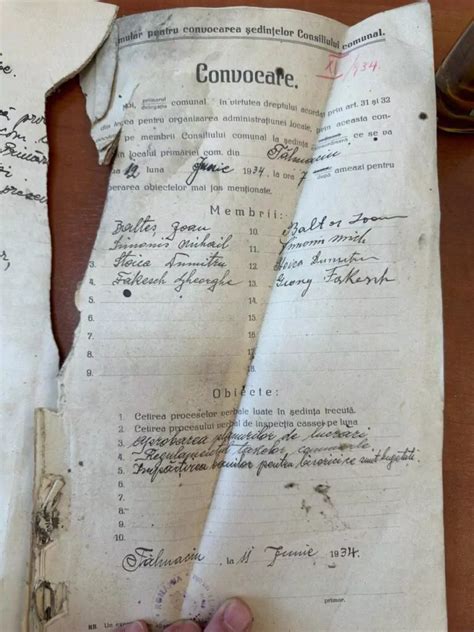 Arhiva medicală cu documente vechi