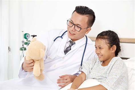 Infografic: Circuitul îngrijirii în nefrologie pediatrică (consult, investigații, tratament, monitorizare)