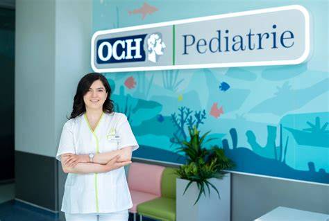 Infografic: fluxul evaluării și monitorizării în nefrologie pediatrică