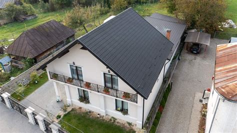 Casa cu acoperis faltuit