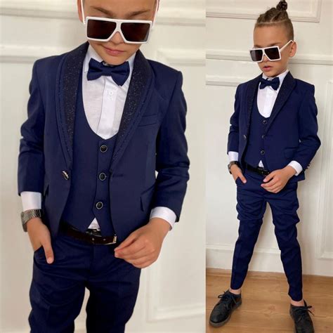 băiețel în costum elegant pentru nuntă