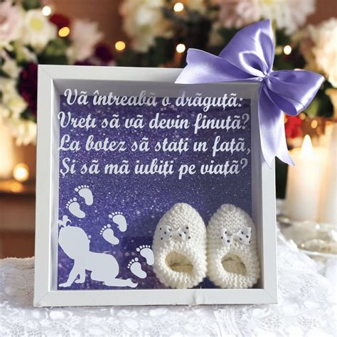 Scena botez cu nași și copil