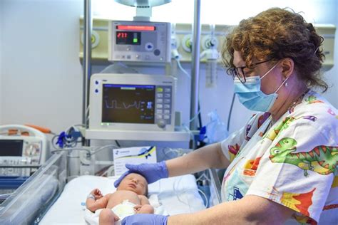 Infografic: fluxul de îngrijire prenatală, naștere și îngrijire neonatală SANADOR