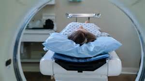 Femeie însărcinată la consult medical înainte de naștere