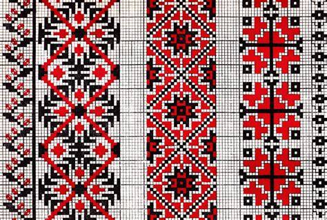 Cartă poștală tradițională letonă și simboluri culturale