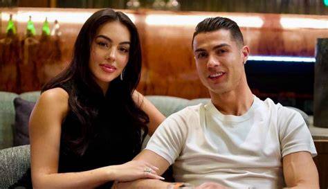 Imagini cu Georgina Rodriguez și familia Ronaldo, ilustrații despre povestea lor