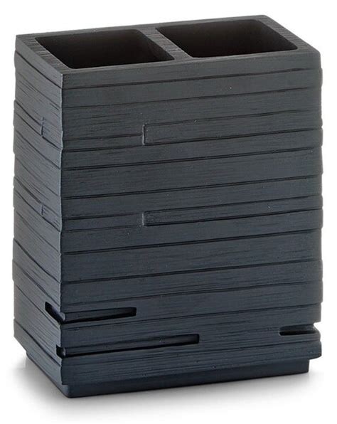 Pastă de dinți și recipient cu urină pentru test