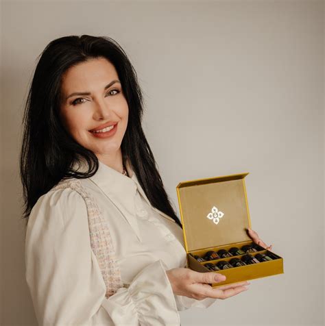 Grafic comparativ al riscurilor asociate cu expunerea la soare, solarul și autobronzantele în sarcină