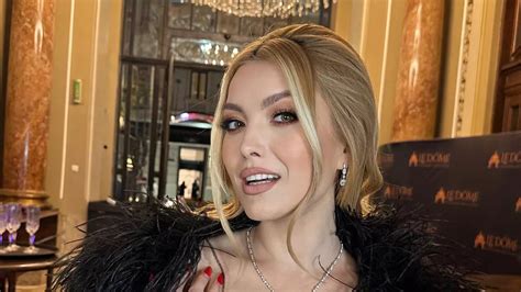 Infografic carieră Elena Gheorghe: etape cheie, piese, albume, apariții media