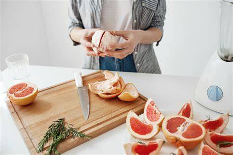 Scheme de utilizare a pomelo în salate, sucuri și deserturi