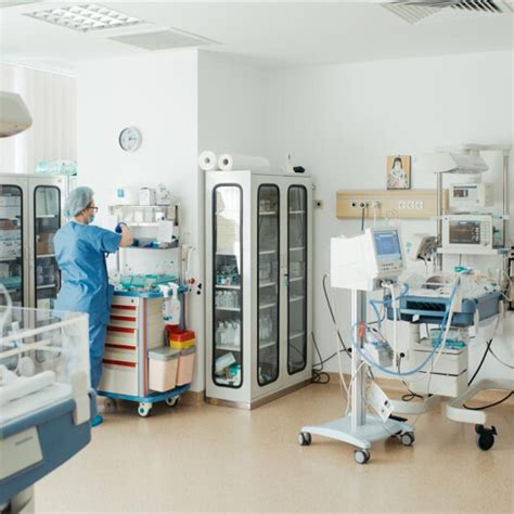 Infografic: Fluxul nașterii în SANADOR (rooming-in, Neonatologie, sala de nașteri)