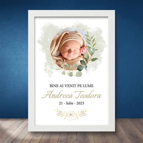 Ilustrație arătând un nou-născut cu mai multe scutece folosite