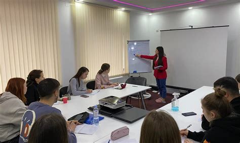 Imaginea cu echipa Odobescu la cursuri în Reșița