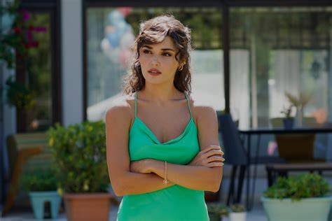 Imagine: Oana Cârmaciu pe platourile de filmare și fotografia cu burtica