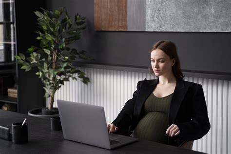 Infografic despre drepturile femeilor însărcinate la locul de muncă