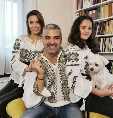 Imagine cu Monica Davidescu și familia