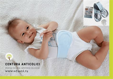 Imaginea unei centuri anti-colici cu gel aplicat pe burtica unui bebeluș