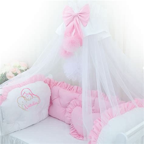 Exemple de seturi de lenjerie pentru patut cu baldachin