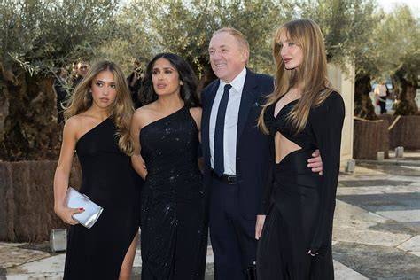 Salma Hayek alături de familie