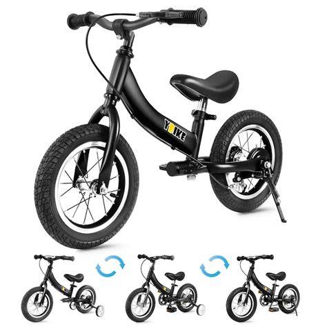 Bicicletă de echilibru pentru copii în parc