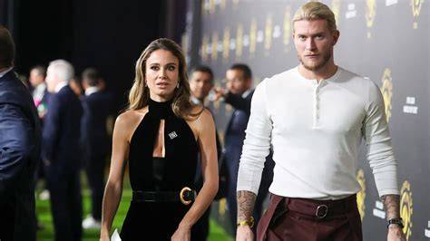Imagine cu Diletta Leotta si Loris Karius în anunțul de sarcină