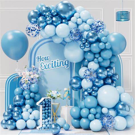 Decor tematic baby shower cu baloane si ghirlande