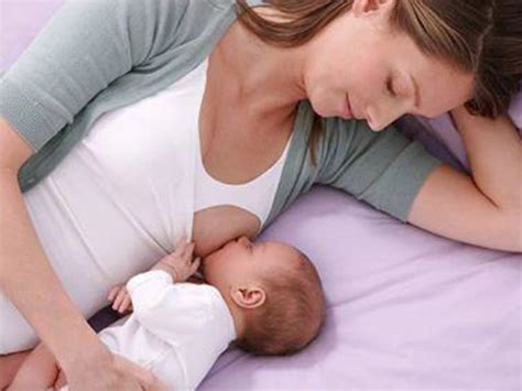 Pregătirea sânilor pentru alăptare prin masaj.