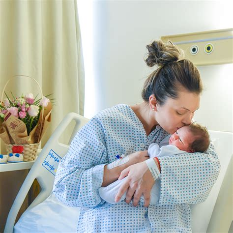 mamă și copil la medic