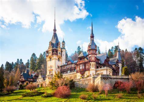 Castelul Peleș - vedere aeriană și detalii arhitecturale