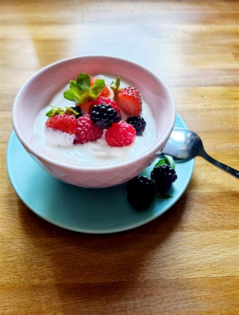 Fructe de padure cu iaurt pentru bebelusi